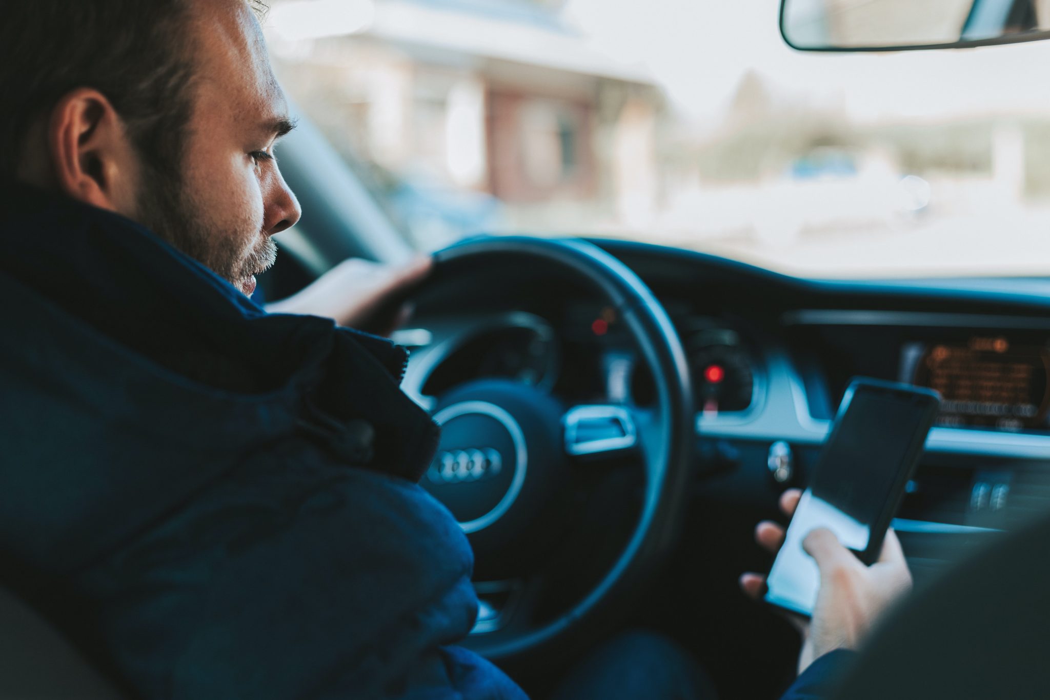 3 Tips to Minimize Distracted Driving 3 Tips to Minimize Distracted Driving